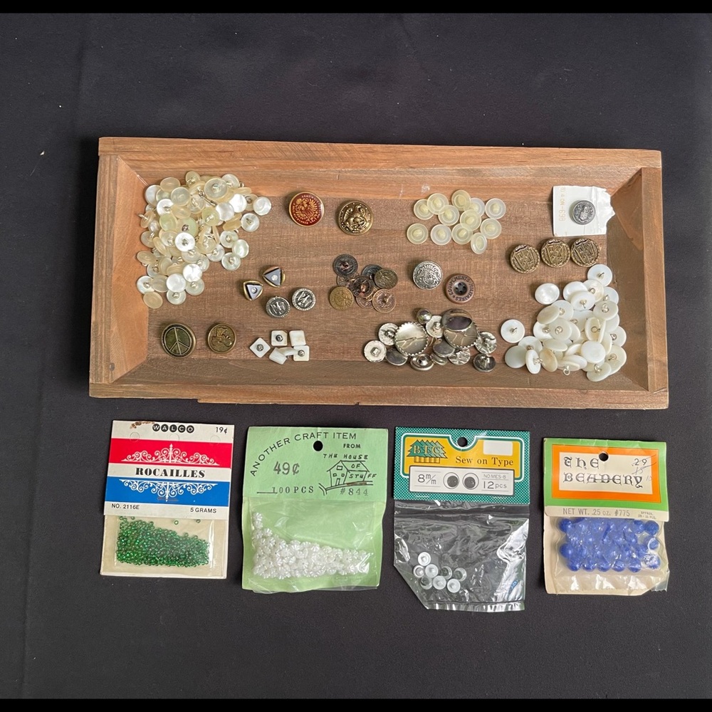 Bundle of Vintage Buttons & Beads